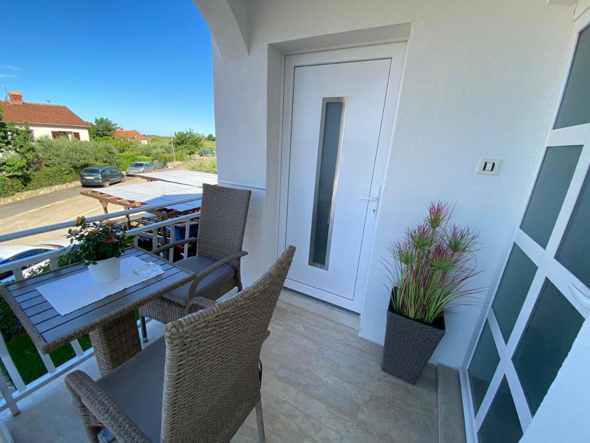Apartments Roberta Novigrad Istria Exterior foto
